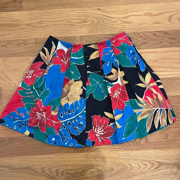 Alice + Olivia Floral A-Line Skirt - Picture 3 of 6